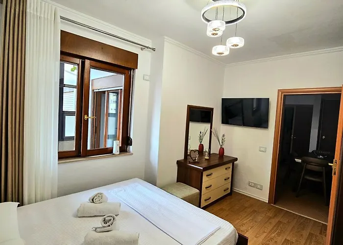 Downtown * Τίρανα